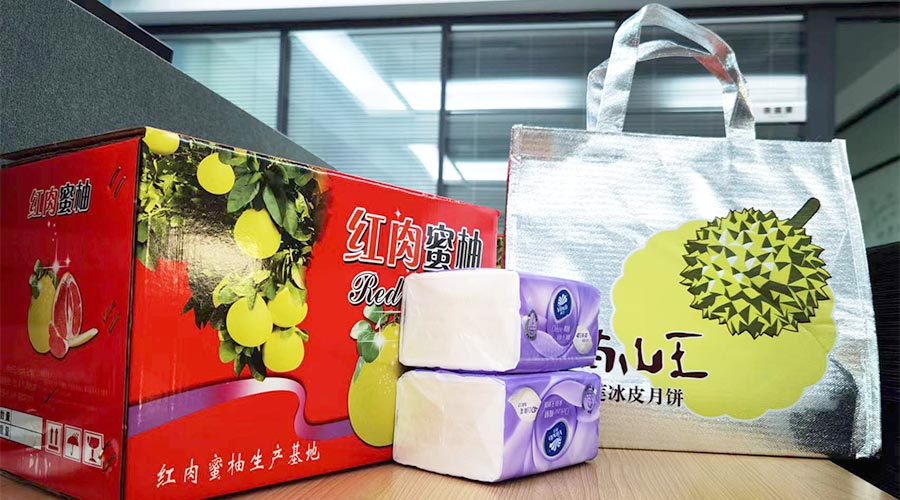 迎中秋 送關(guān)懷！金環(huán)電器給員工們派發(fā)中秋禮包